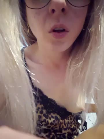 Butterfly_Lily Adult Chat August 11, 2025