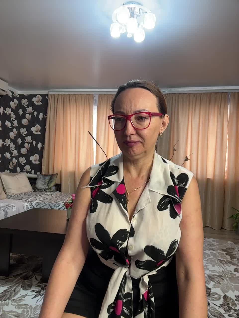 Pink-Lips Adult Chat August 11, 2025