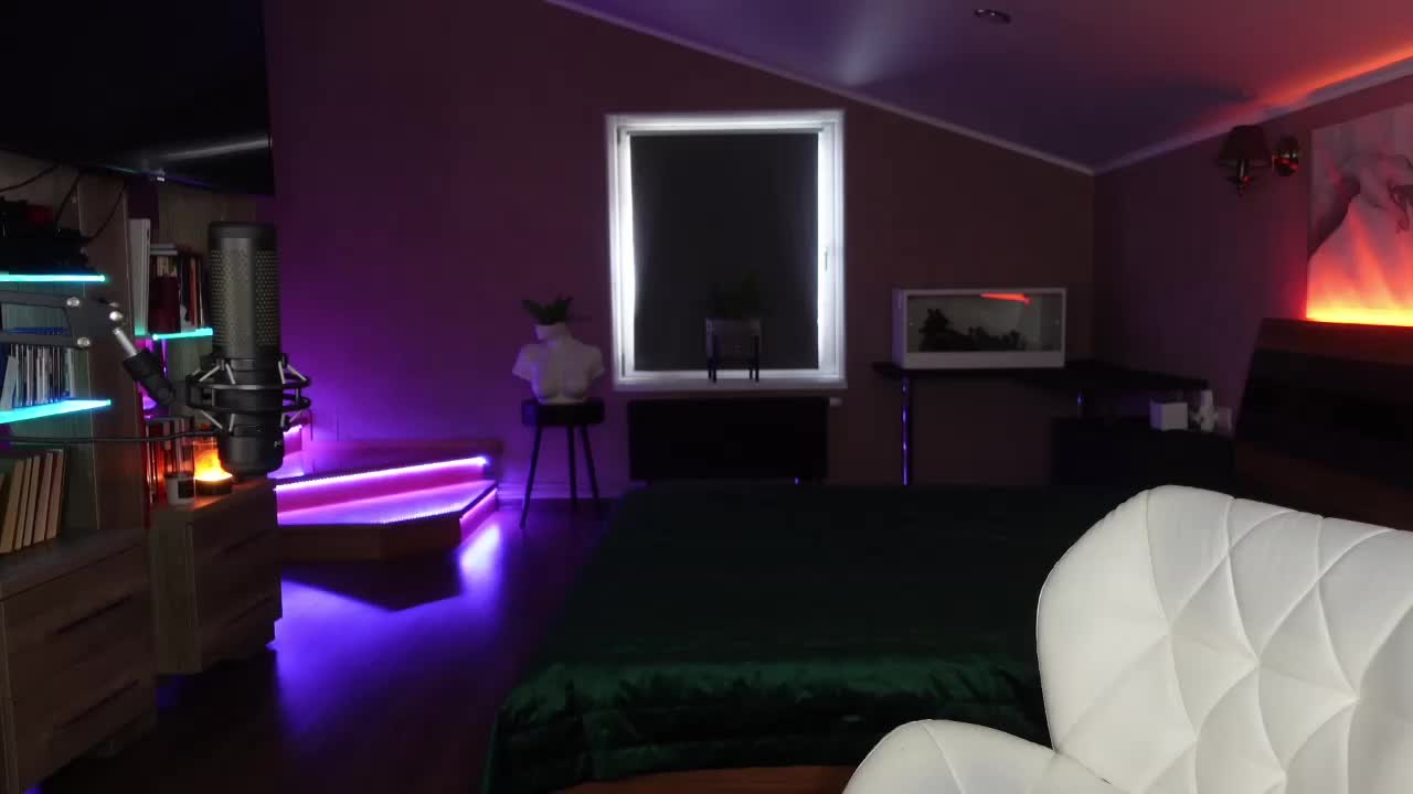 -Foxy- Adult Chat August 11, 2025