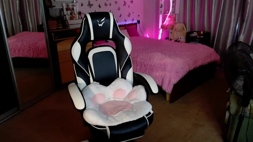 Sidney_blush Adult Chat August 11, 2025