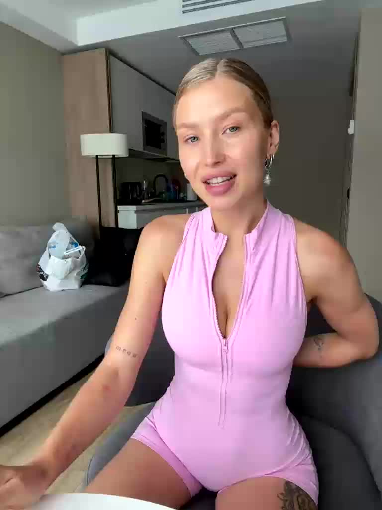 sweetpeach77 Adult Chat August 11, 2025