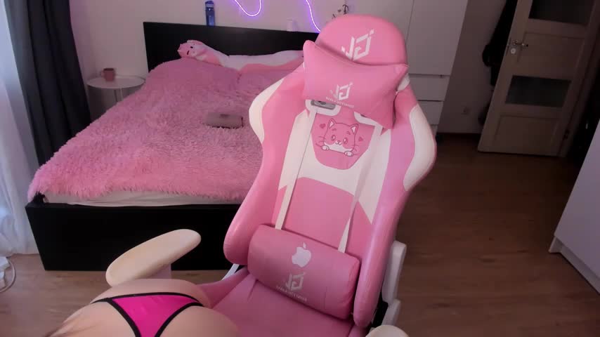 EmyClaws Adult Chat August 12, 2025