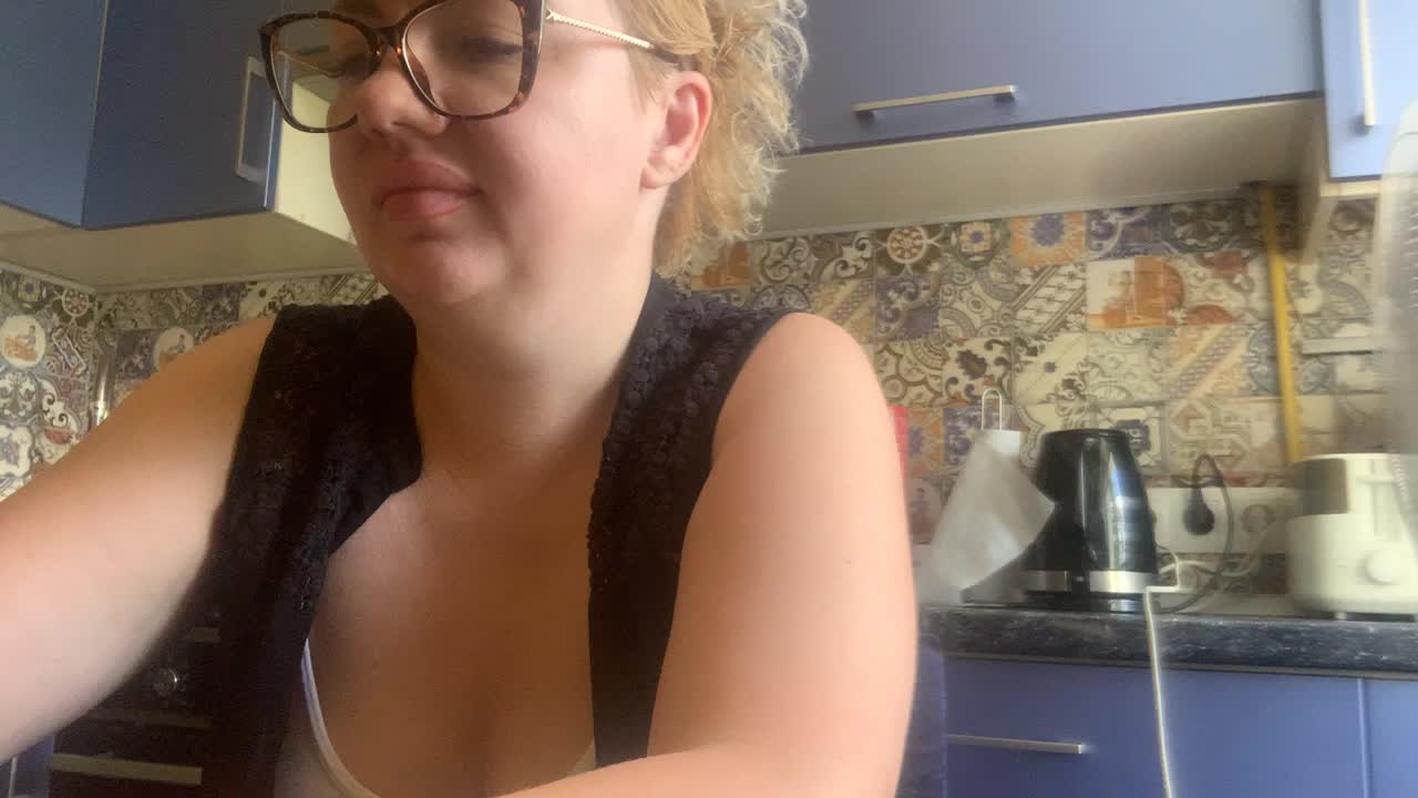 Oksana494 Adult Chat August 12, 2025