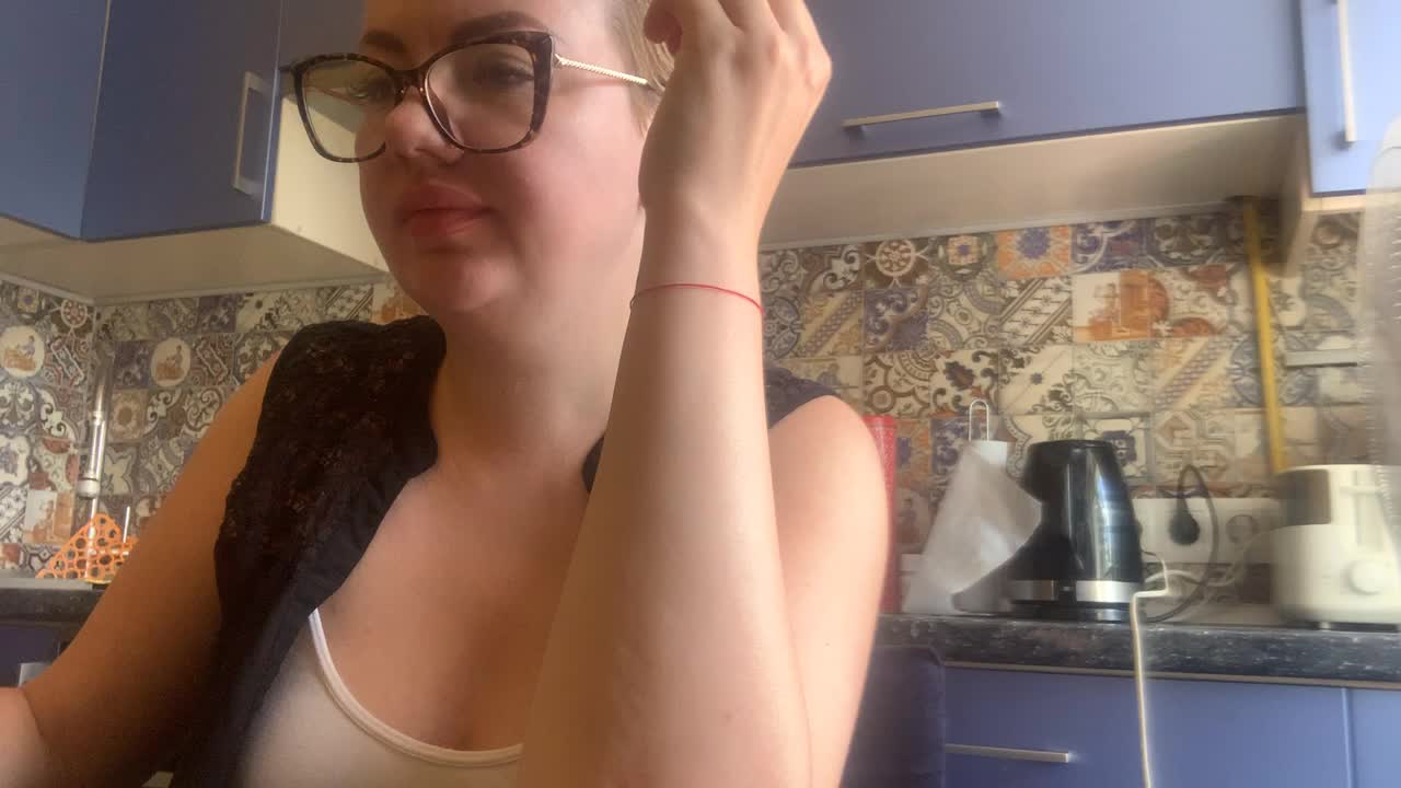 Oksana494 Adult Chat August 12, 2025