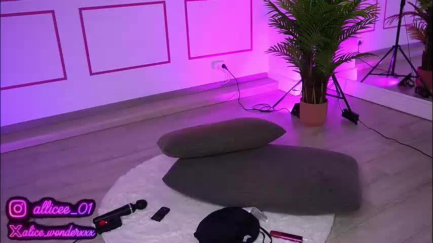 vanessasimon Adult Chat August 11, 2025