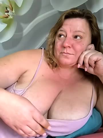 jusichka Adult Chat August 12, 2025