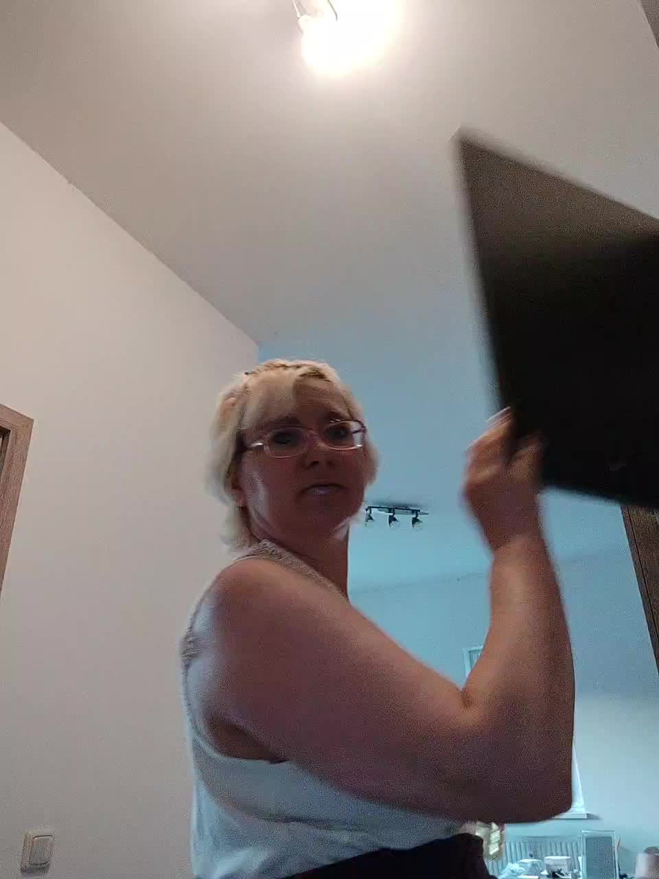 Vika211 Adult Chat August 12, 2025