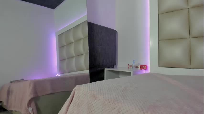 jadeestudios Adult Chat August 12, 2025