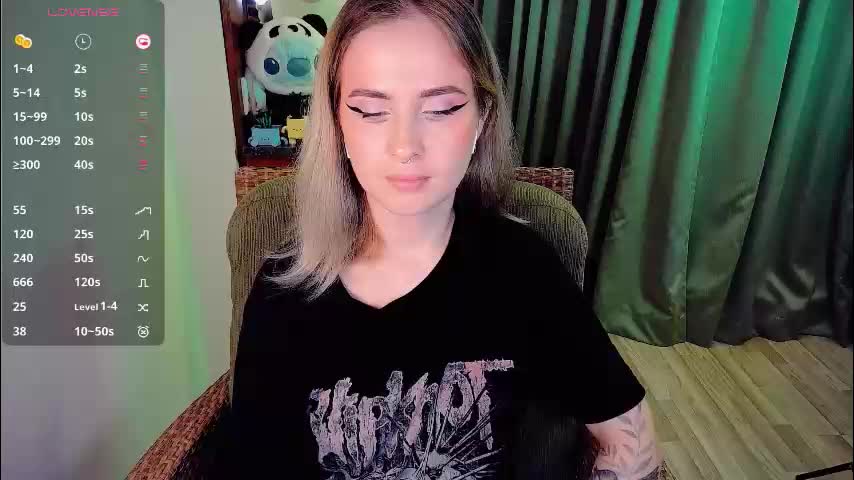 shyfoxxxy Adult Chat August 12, 2025