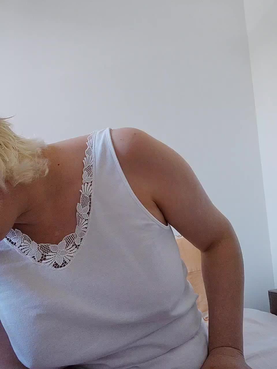 Vika211 Adult Chat August 12, 2025