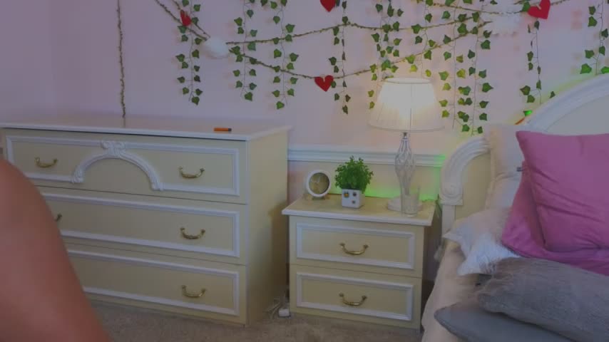 Real_Tini Adult Chat August 13, 2025