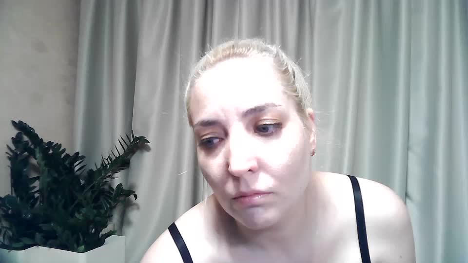 mariska-kiska Adult Chat August 12, 2025