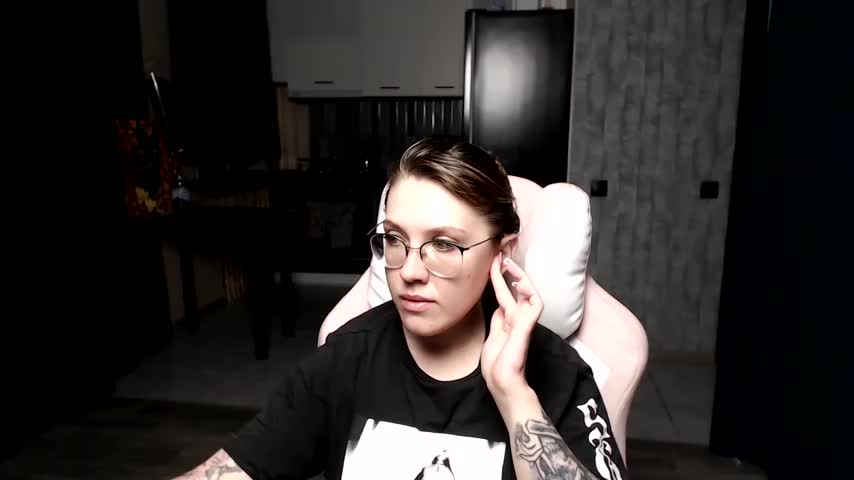 Reginasmilee Adult Chat August 13, 2025