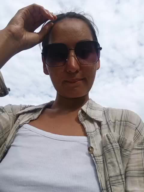 Luu-Lii77 Adult Chat August 13, 2025