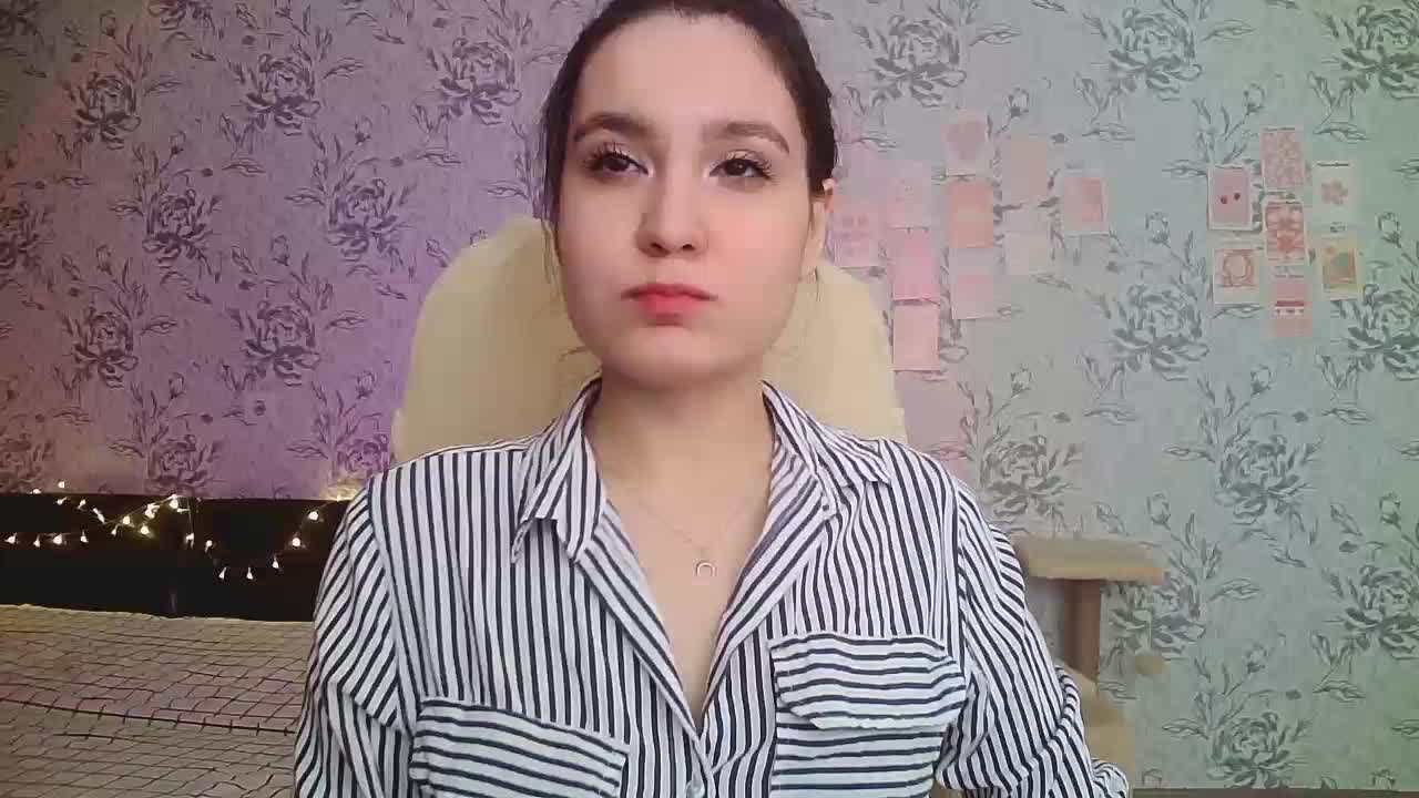 annie-fleur Adult Chat August 13, 2025