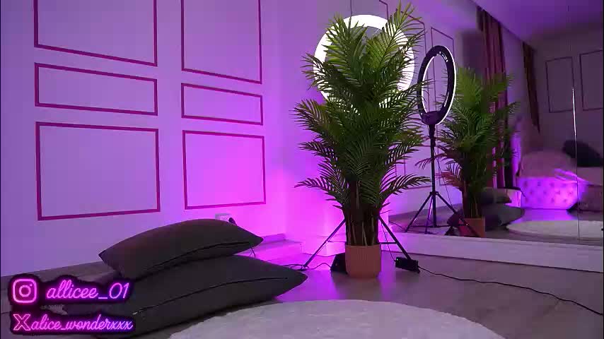 vanessasimon Adult Chat August 14, 2025