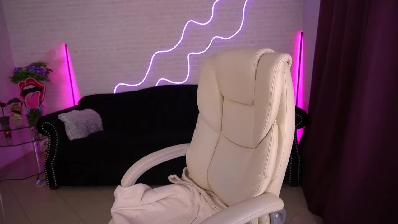 DaenerysDaen Adult Chat August 14, 2025