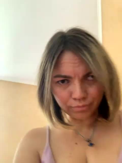 Ella-Pearlie Adult Chat August 14, 2025