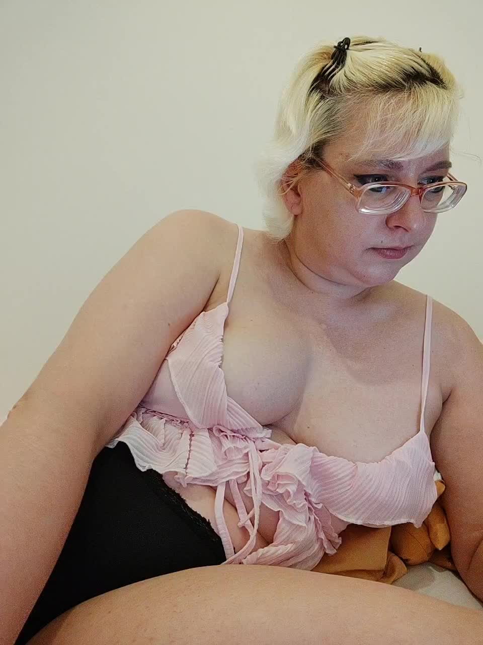 Vika211 Adult Chat August 15, 2025