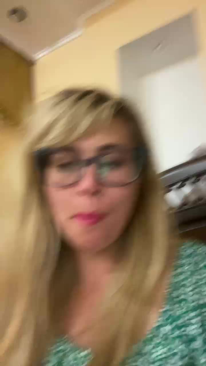 Elegant00Girl Adult Chat August 15, 2025