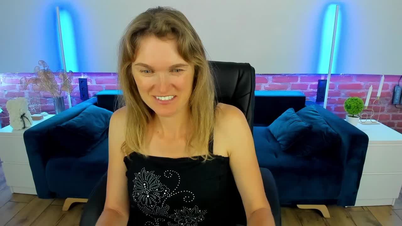 Annabel-xxx Adult Chat August 15, 2025