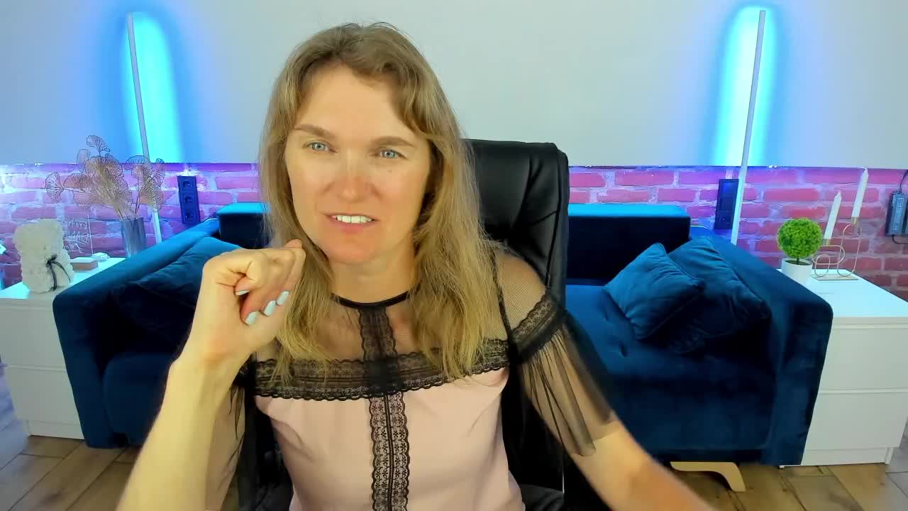 Annabel-xxx Adult Chat August 15, 2025