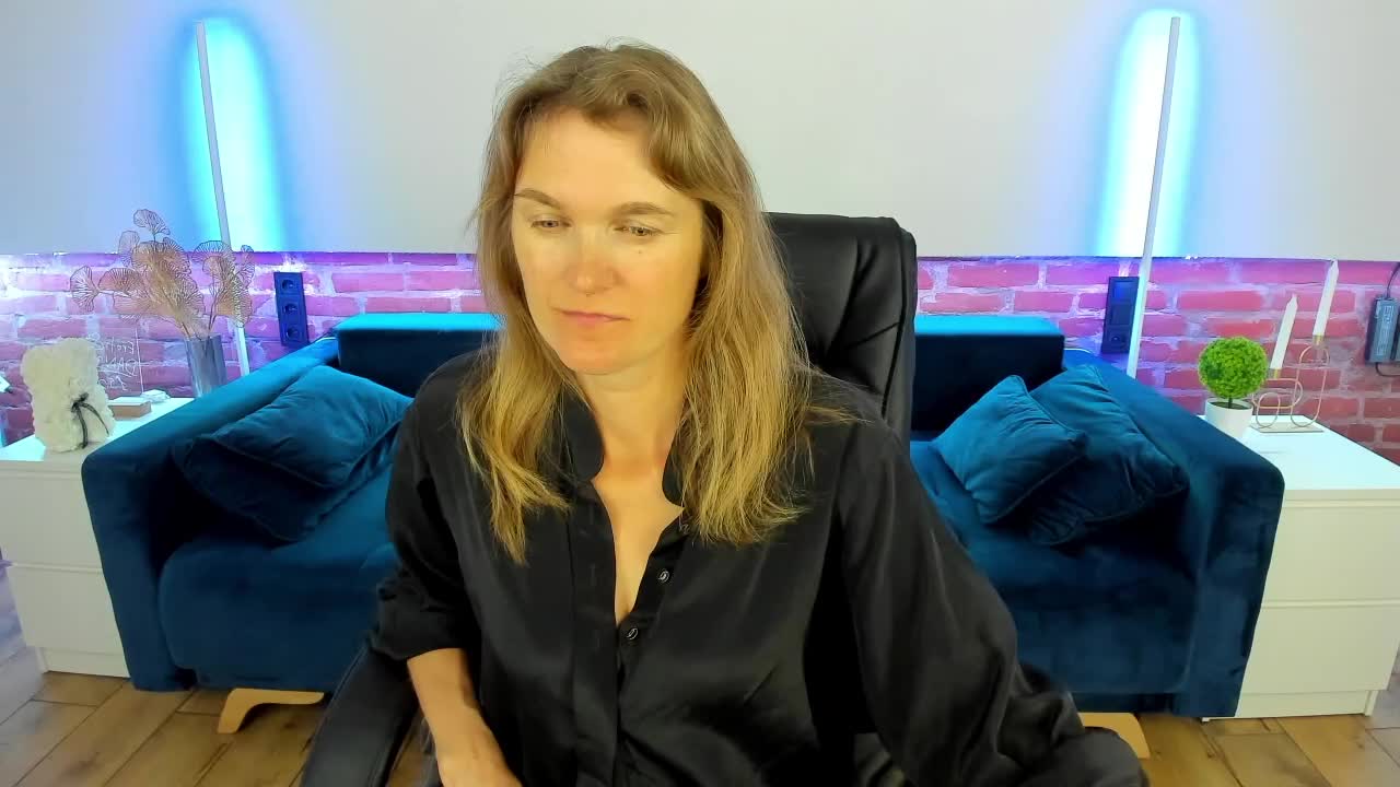 Annabel-xxx Adult Chat August 16, 2025