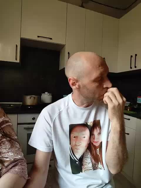 Innokentiy449 Adult Chat August 17, 2025