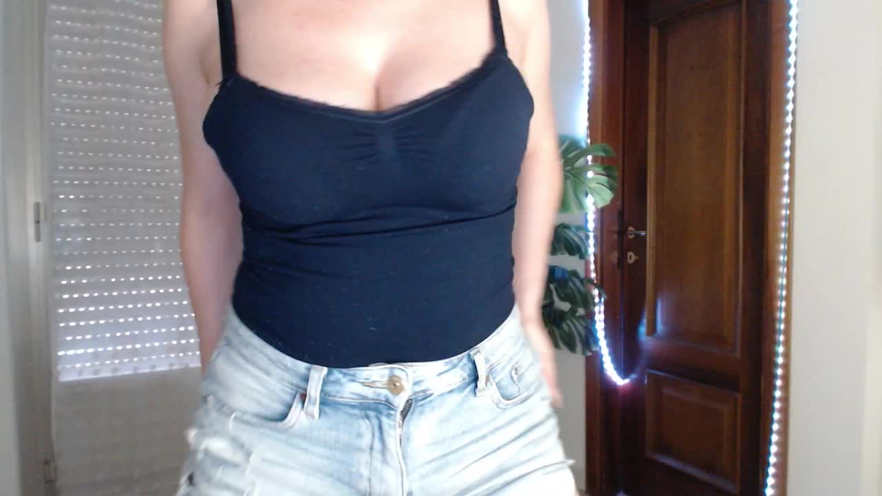 Alina-Lovely Adult Chat August 17, 2025