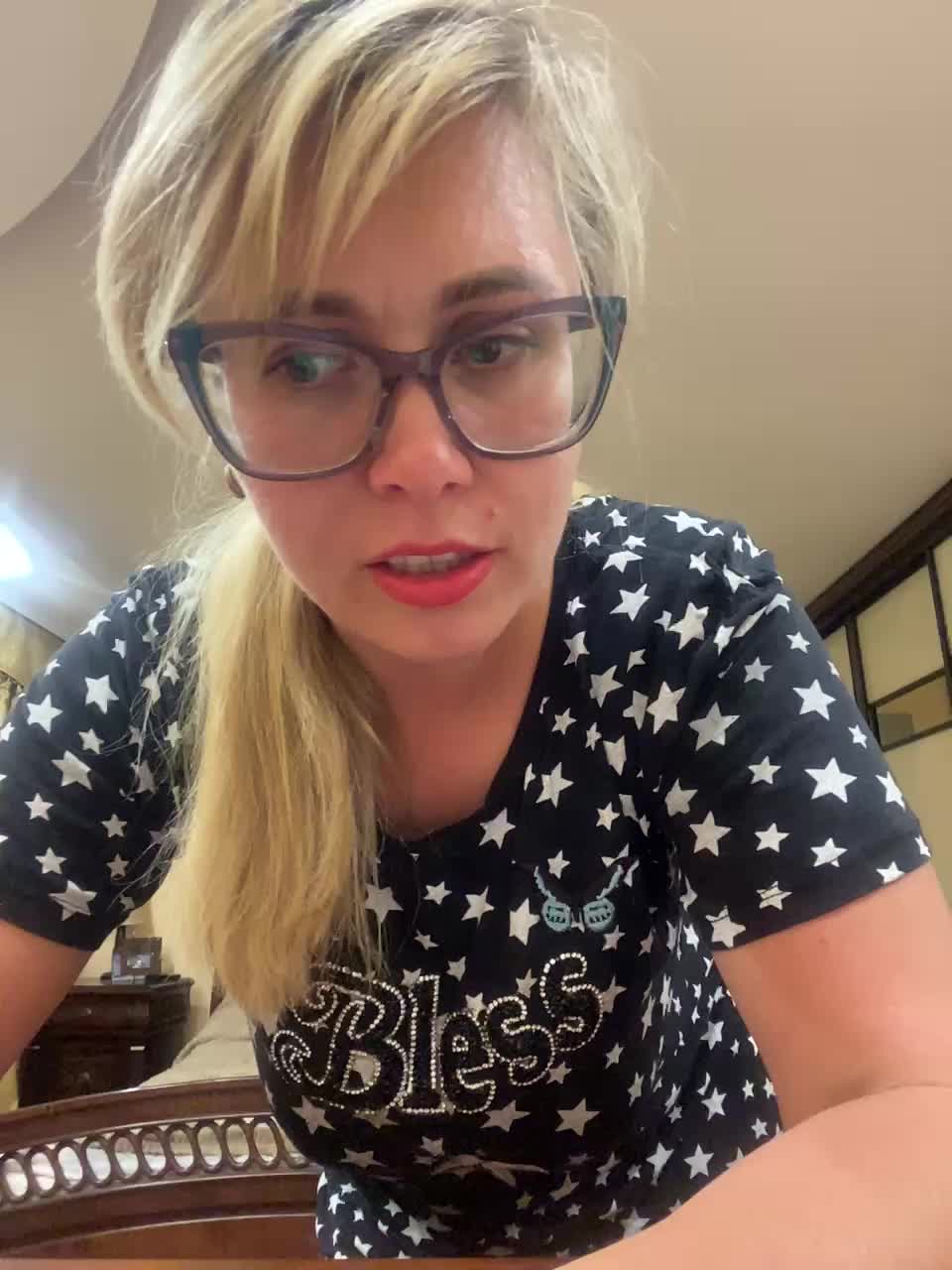 Elegant00Girl Adult Chat August 17, 2025