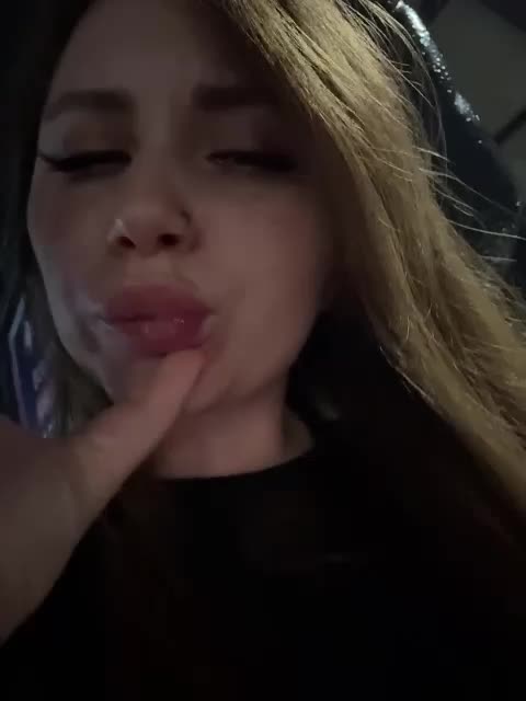 Girls-Leia Adult Chat August 17, 2025