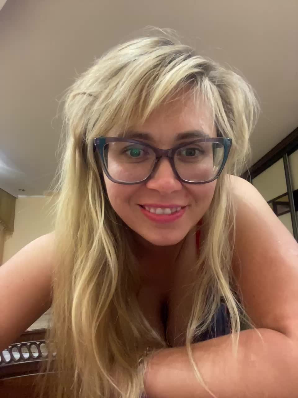 Elegant00Girl Adult Chat August 17, 2025