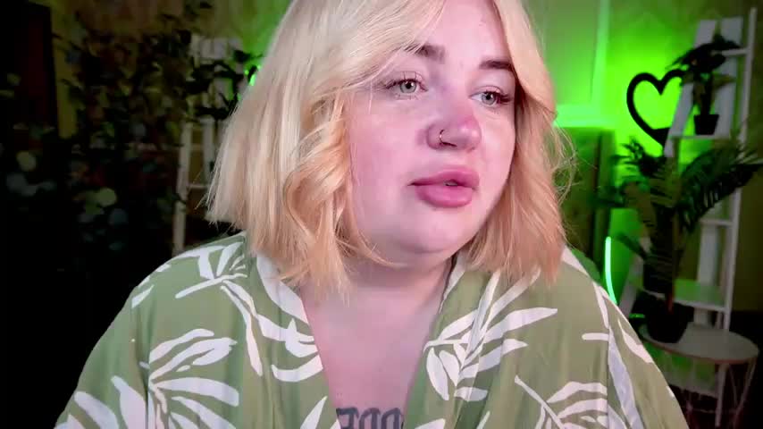 ZaraReignn Adult Chat August 17, 2025