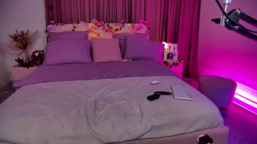 Cosmic_Sia Adult Chat August 17, 2025