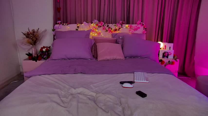 Cosmic_Sia Adult Chat August 17, 2025