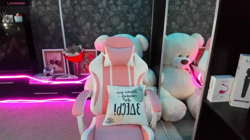 Queen_baby Adult Chat August 17, 2025