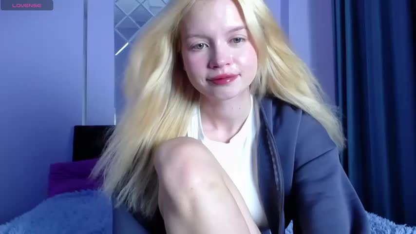 AlisaGoldie Adult Chat August 17, 2025