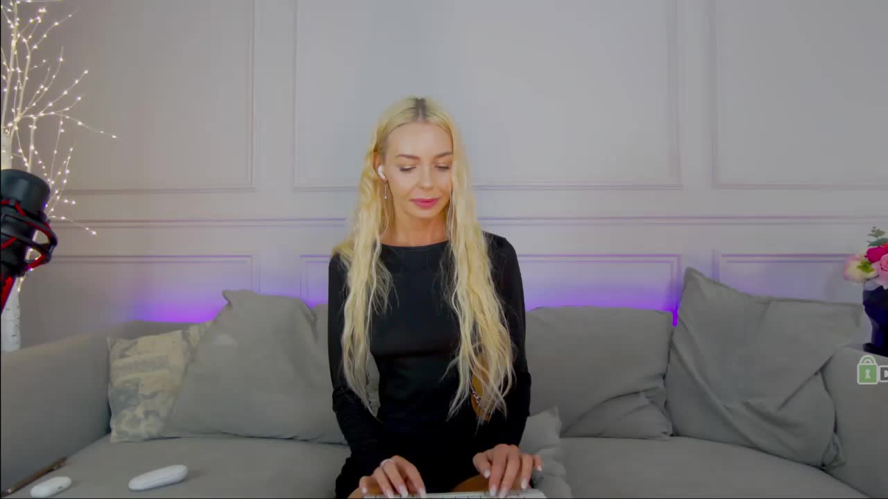 WhiteGirl-one Adult Chat August 17, 2025