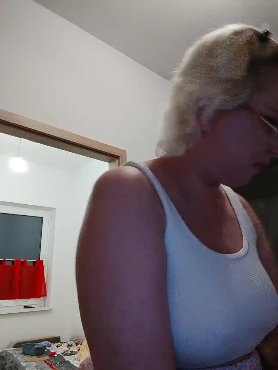 Vika211 Adult Chat August 17, 2025