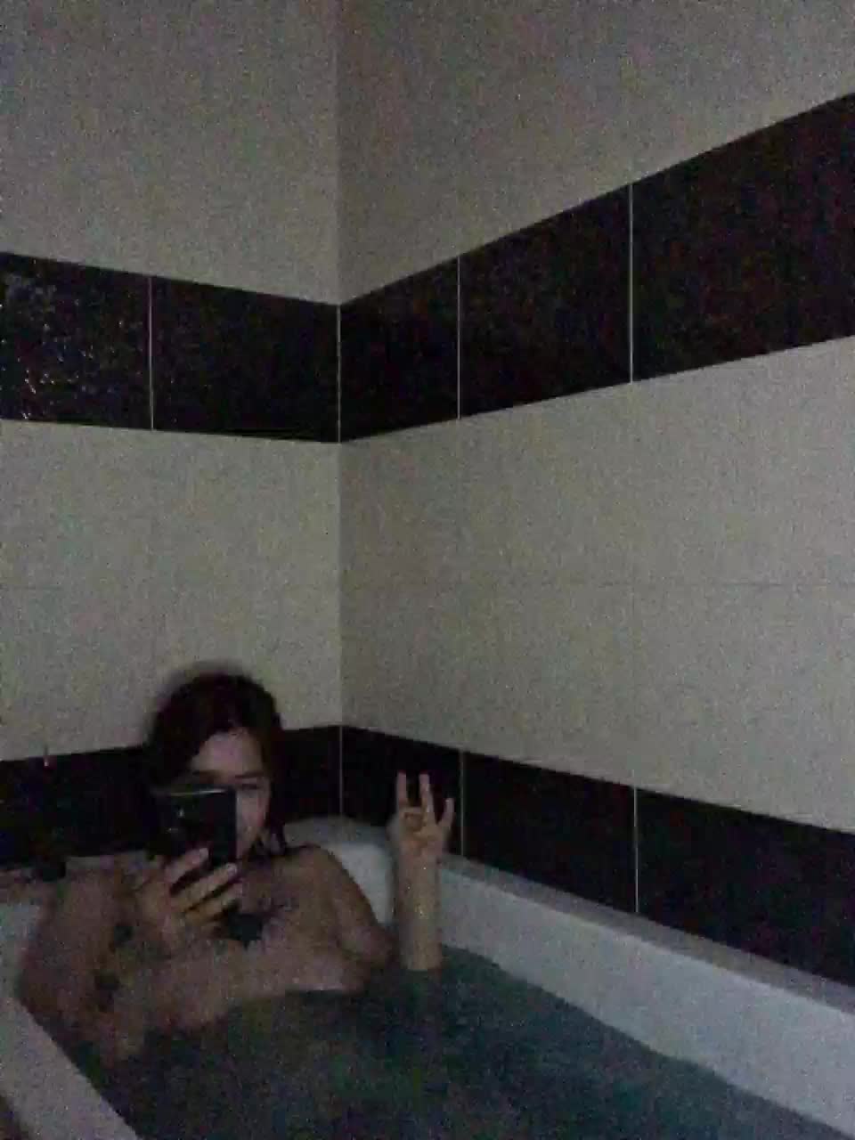 VikkiHamilton Adult Chat August 17, 2025