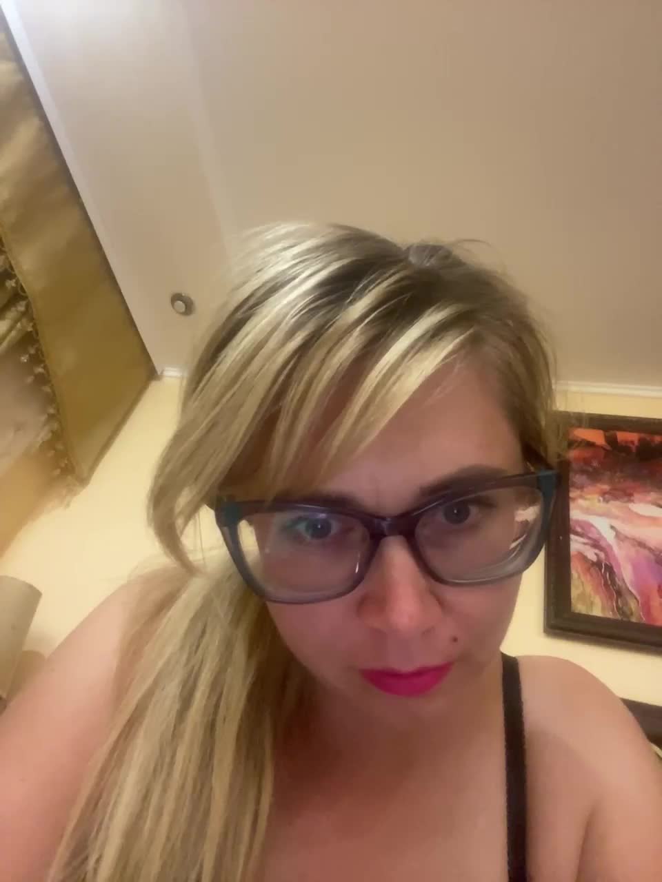 Elegant00Girl Adult Chat August 17, 2025