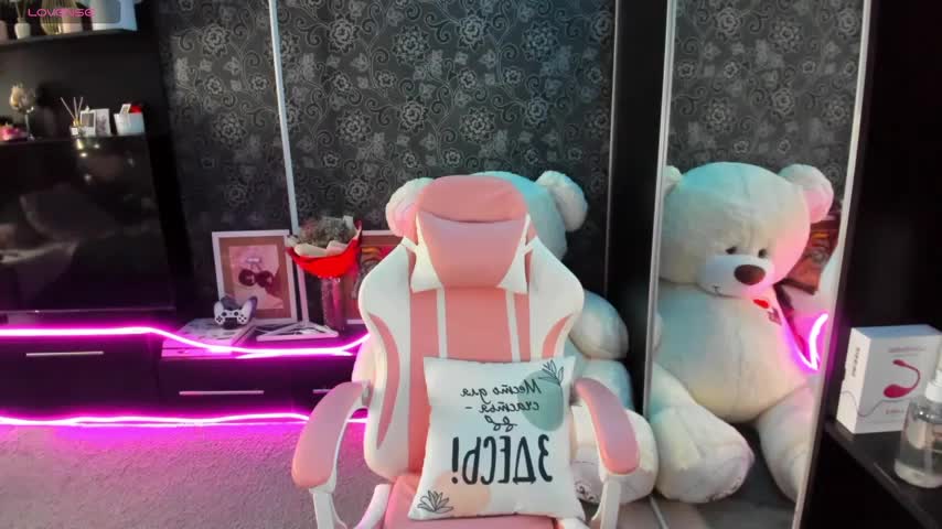 Queen_baby Adult Chat August 17, 2025