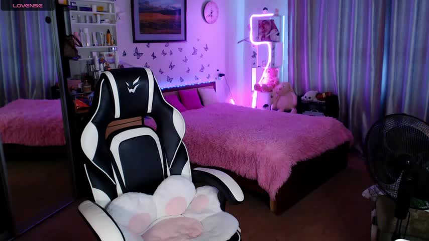 Sidney_blush Adult Chat August 17, 2025