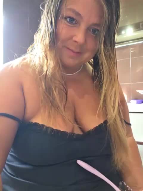 FLUFFY_BEAUTY Adult Chat August 17, 2025