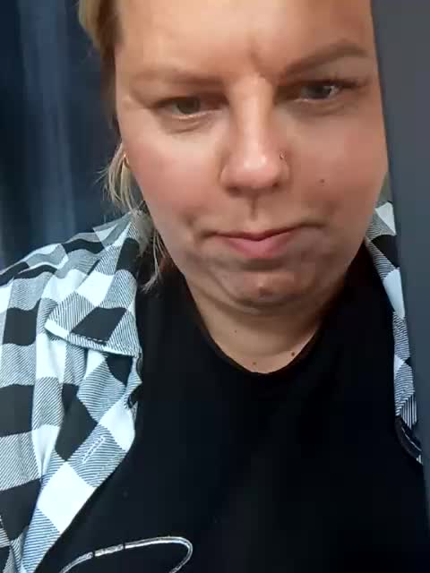 blondy_girl1499 Adult Chat August 17, 2025