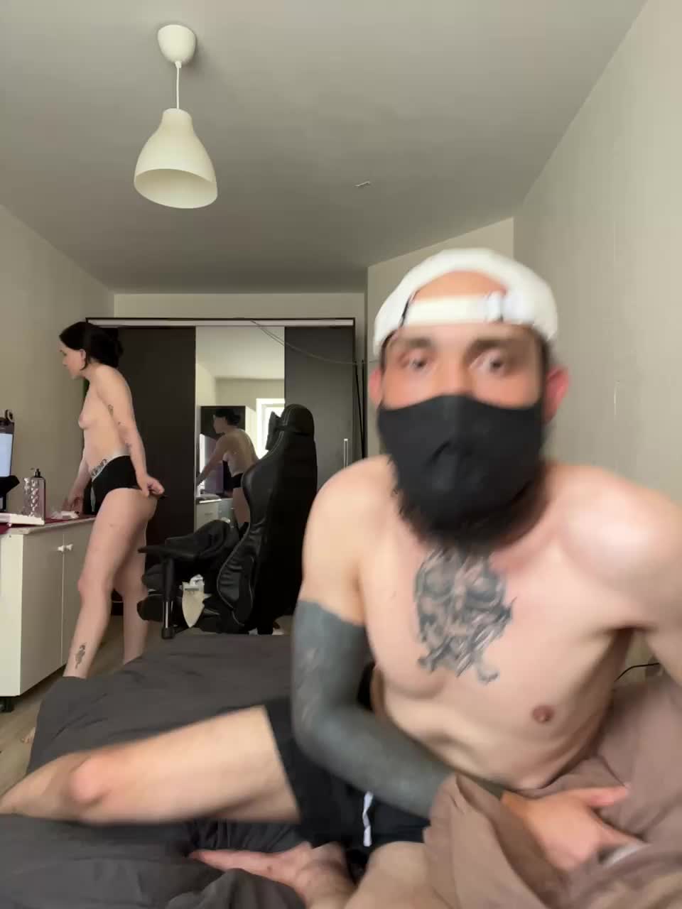 muzhzhena911 Adult Chat August 18, 2025