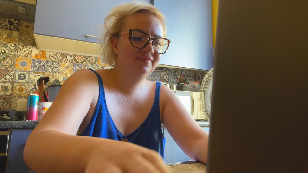 Oksana494 Adult Chat August 18, 2025