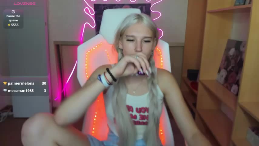 EvelinaLuu Adult Chat August 18, 2025