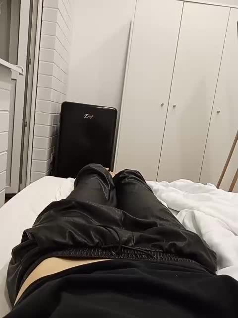 klubnichkka Adult Chat August 18, 2025