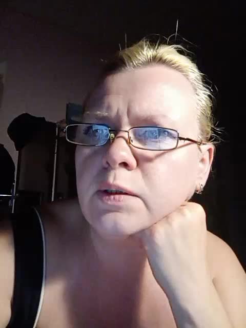 -WhiteQueen- Adult Chat August 18, 2025